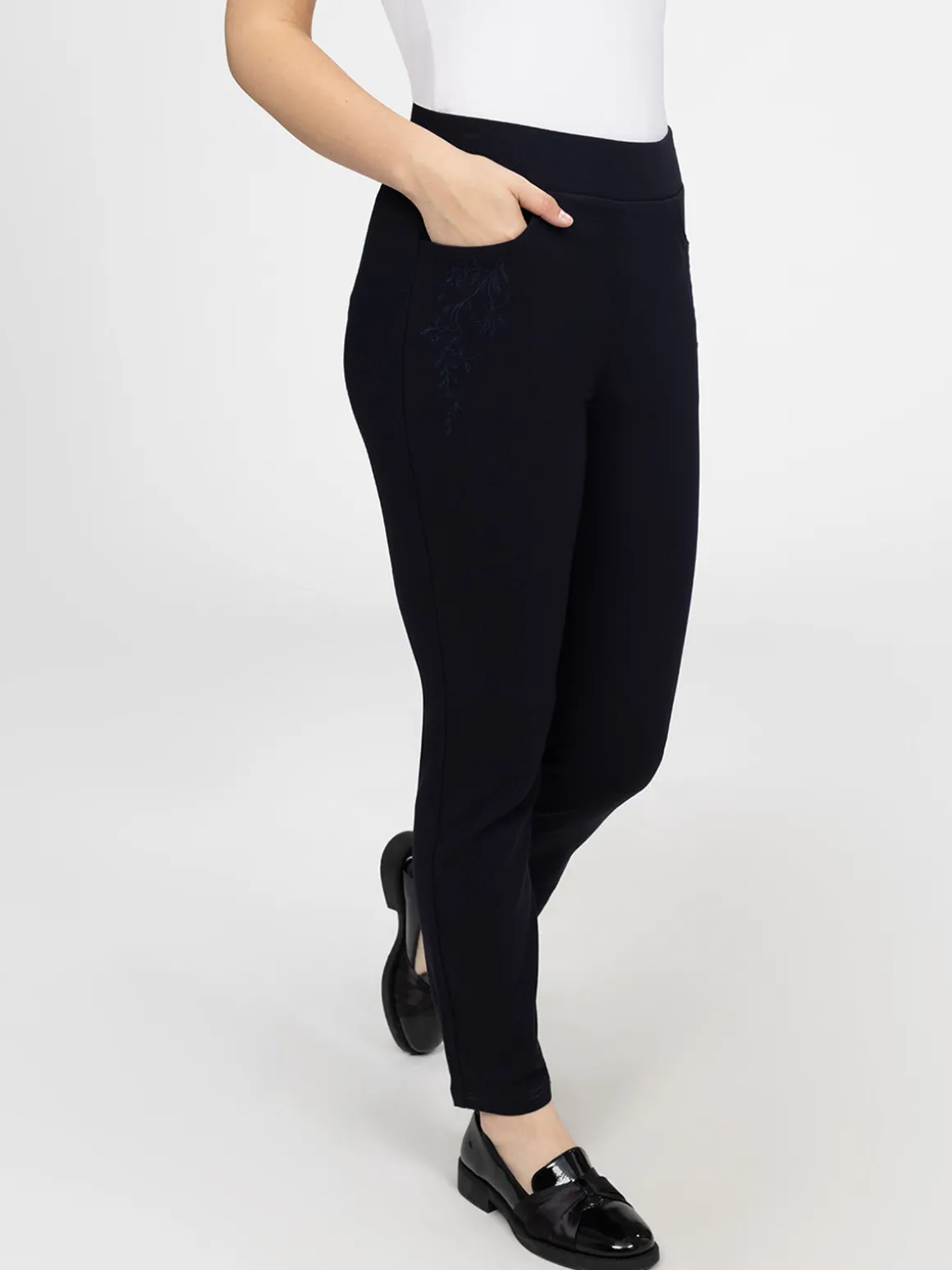 Pantalon droit semi-ajusté à enfiler - Petite